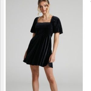 BRAND NEW velvet puff sleeve dress